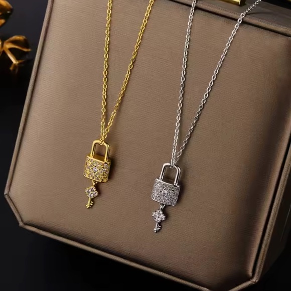 Golden Key Lock Crystal Necklace - Picture 2 of 4